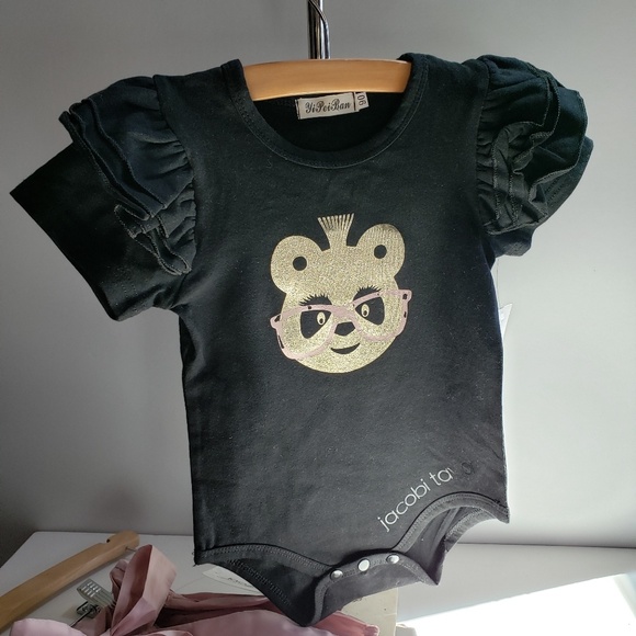 New Baby Onesie outfit - Picture 4 of 4